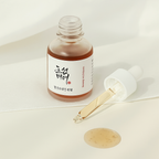 Gouttes de sérum hydratant peau éclatante
